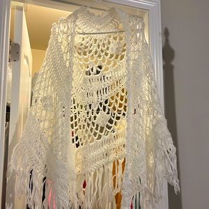 Beautiful Vintage Crochet Women’s Shawl/Wrap!!